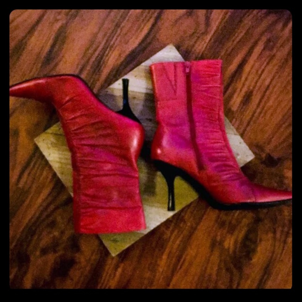 Red Pointed toe boots